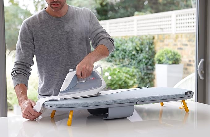 Flatra™ | Kompaktes Klappbares Bügelbrett mit Wandhalterung & Bügeleisenhalter