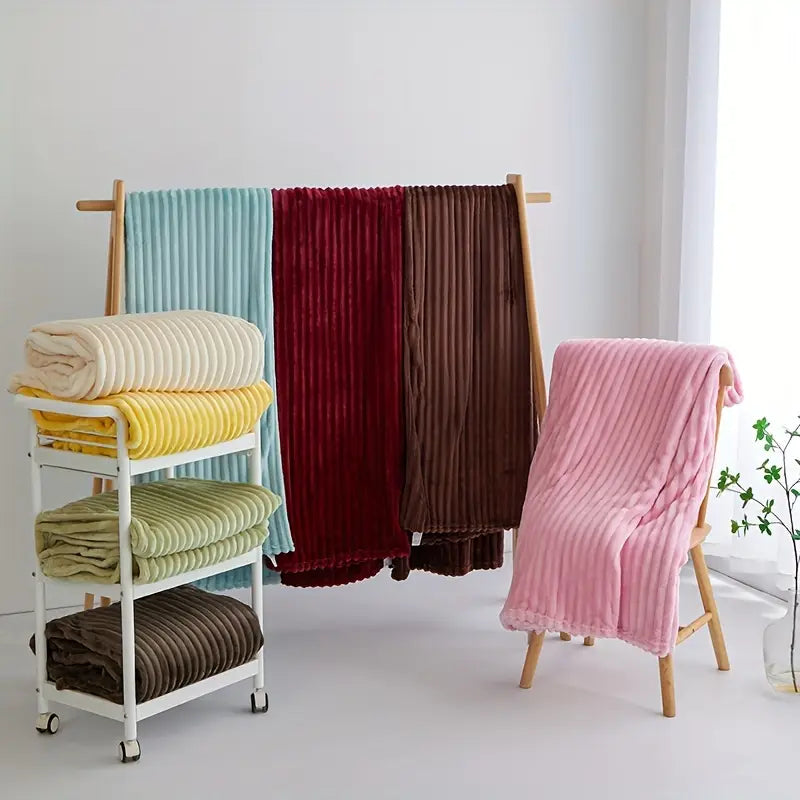 Blanca™ | Gestreifte Flanell Wohndecke, Premium Polyester, Weich, Ganzjahres-Komfort & Geschenk